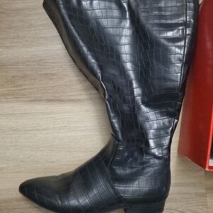 Chic Black Croc-Pattern  Boots Women